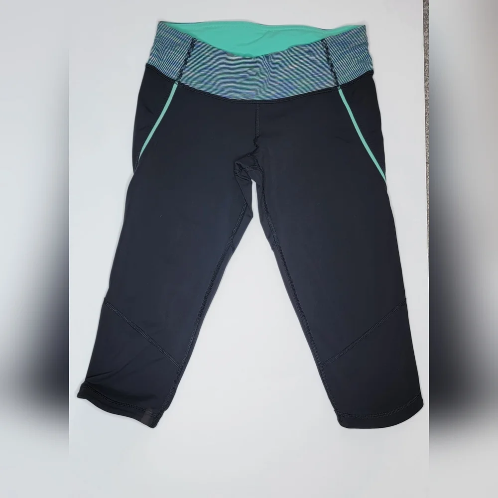 Lululemon Run Excel Capri 3/4 Green Stripes Leggings 4 - Picture 1 of 8